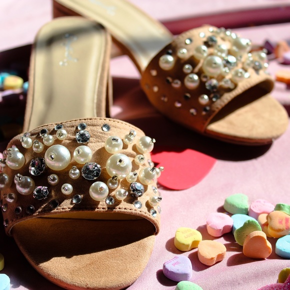 🚨LAST PAIR!! //The Stella// Blush pearl mule - Picture 2 of 3